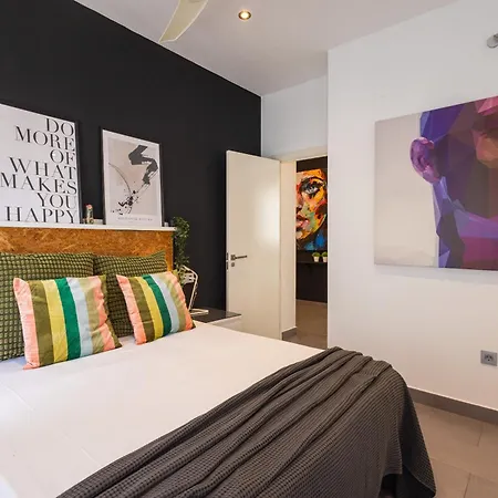 Апартаменты Florit Flats - Stylish 2 Bedroom Ac Wifi Terrace Attic In Center