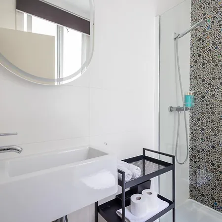 Florit Flats - Stylish 2 Bedroom Ac Wifi Terrace Attic In Center Valence