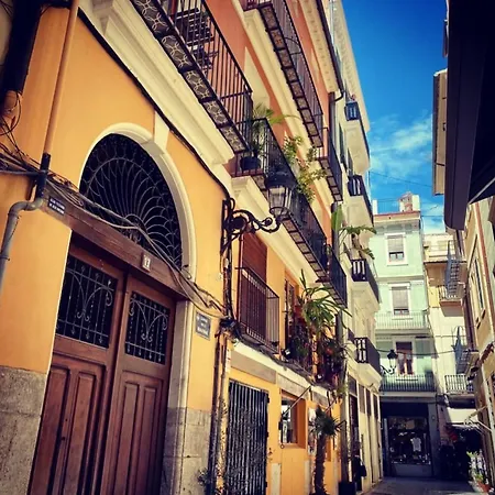 Mediterranean Flats Plaza Redonda Апартаменты *