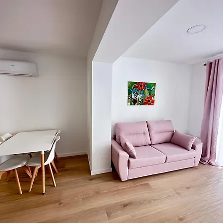 & A Y B Валенсия