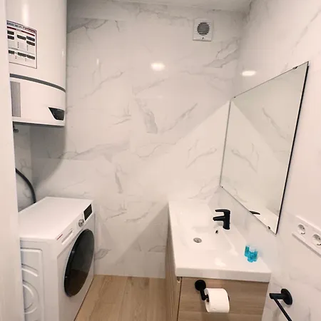 & A Y B Валенсия