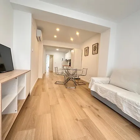 & A Y B * Валенсия