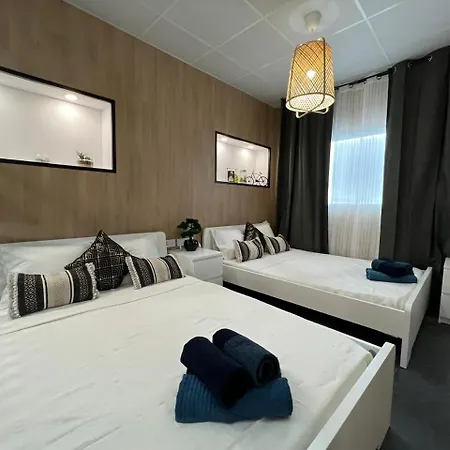 מלון דירות Carcaixent 24 4*