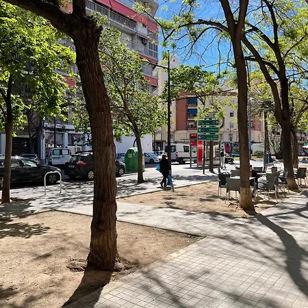 Junto Al Jardin Del Turia * فالنسيا