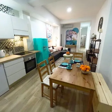 Amplio Y Colorido Piso Apartment
