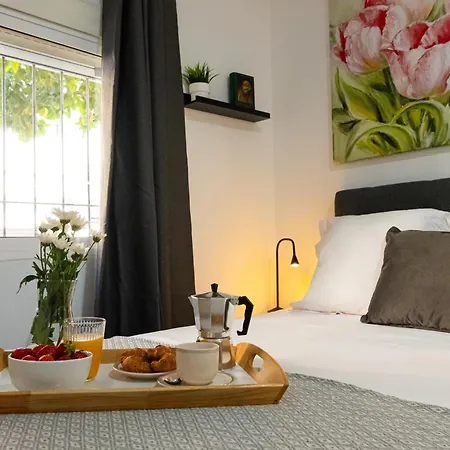 Singularstays Padre Urbano *