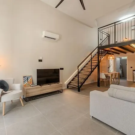 La Mediterranea - Housevanlive Apartmán *