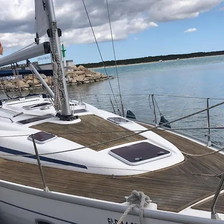 ספינת מלון Velero En Puerto De