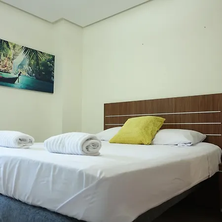 בית אירוח Rooms-shared Flat ולנסיה