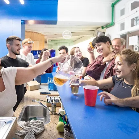 אכסניה River *