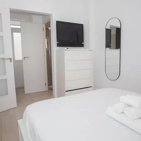 Acogedor Frente A Torres De Serrano 발렌시아