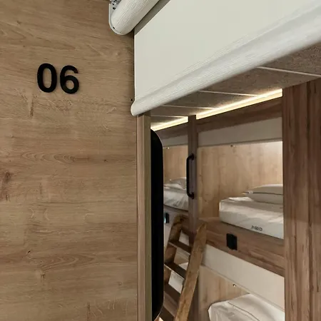 بيت شباب The Pod Village *