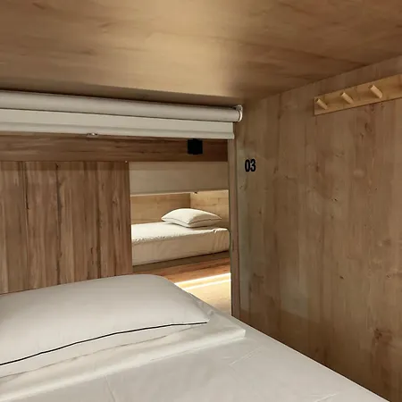 The Pod Village بيت شباب *