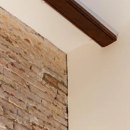 Lovely Exclusivity In Center Apartment