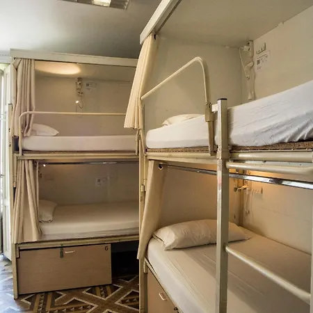 אכסניה River *