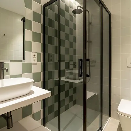 Vlc Host - Reina 168 Hotel *