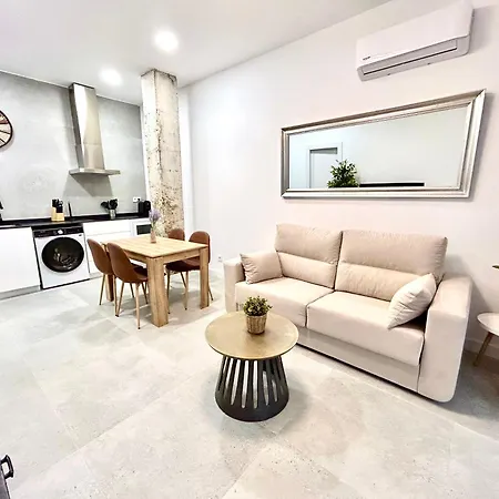 Convenient, Charming 15 Mins From Center