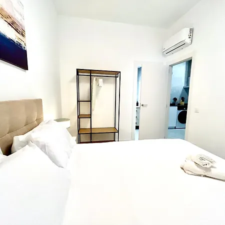 Convenient, Charming 15 Mins From Center Apartment Valencia