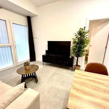 Convenient, Charming 15 Mins From Center