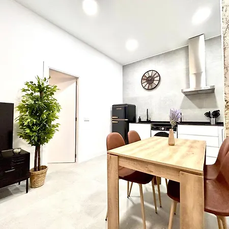 Convenient, Charming 15 Mins From Center