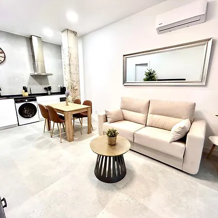 Convenient, Charming 15 Mins From Center Valencia