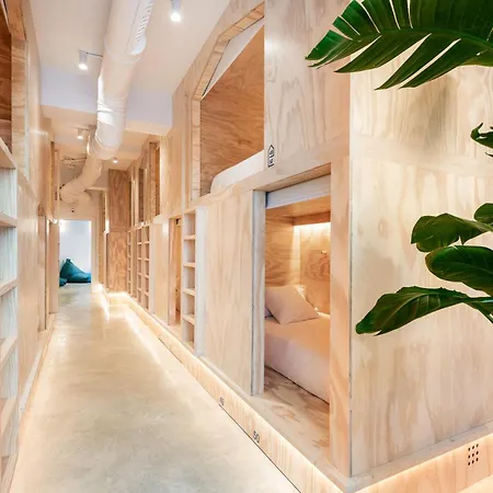 Colo Colo - Single Private Beds ホステル *