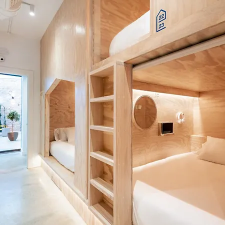 Colo Colo - Single Private Beds