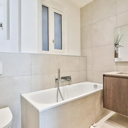 Amazing And Spacious Aparment In