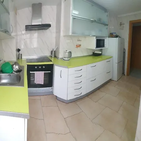 Δωμάτια σε οικογενειακή κατοικία Tranquila Y Centrica Matrimonio En Vivienda Compartida *