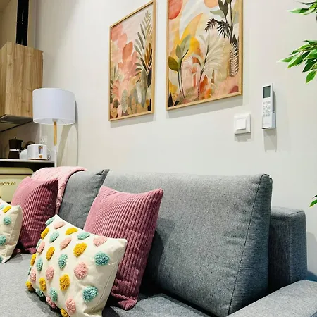 Cozy & Stylish Loft Near Center *