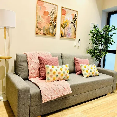 Lägenhet Cozy & Stylish Flat Close To Center