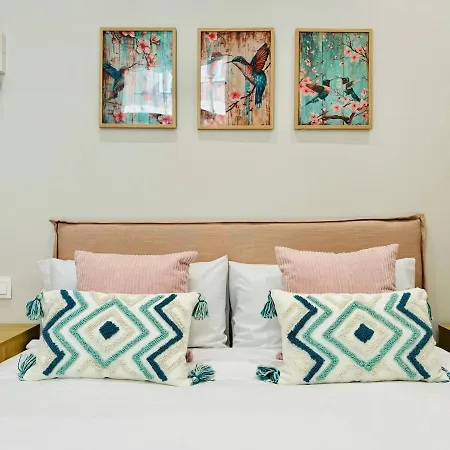 Bright & Stylish Flat Close To Center