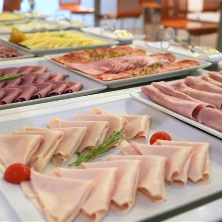 מלון Port Feria 4*