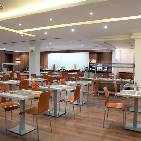 Port Feria מלון 4*