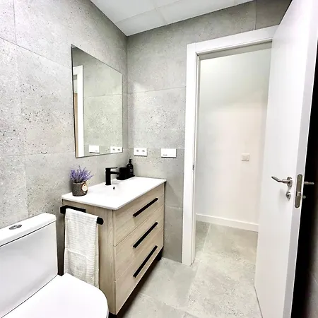 Comfort Near Metro, 2 Bed, 1 Bath