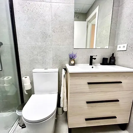 Comfort Near Metro, 2 Bed, 1 Bath Apartment Valencia