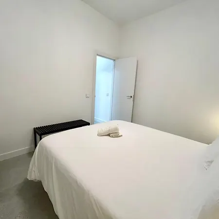 Comfort Near Metro, 2 Bed, 1 Bath Valencia