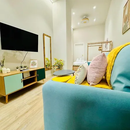 Apartment Design & Style Close To Center Valencia