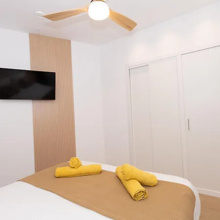 Casa Novi - Close To Beach, Center & Metro Διαμέρισμα
