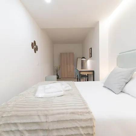 Ag7 Loft Espaciosos Estudios Con Terraza Cercanos Al Metro Zona Ayora Apartman