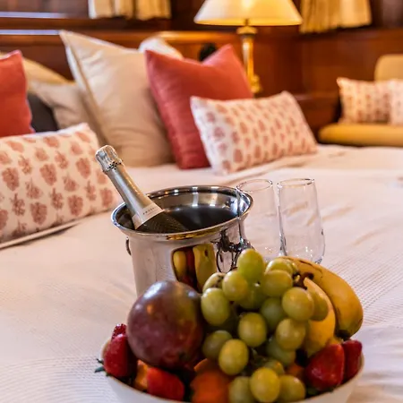 船上ホテル Yacht Our Alissa バレンシア