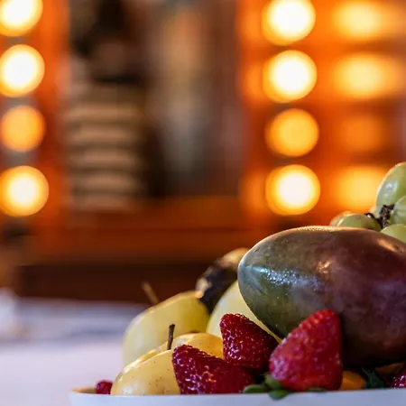 船上ホテル Yacht Our Alissa バレンシア