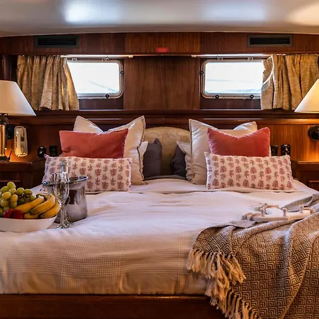 船上ホテル Yacht Our Alissa *