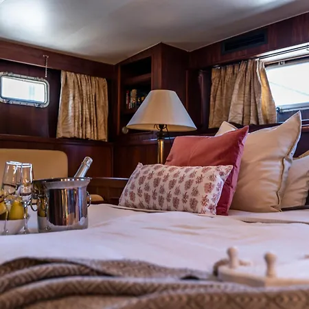 Yacht Our Alissa 船上ホテル バレンシア