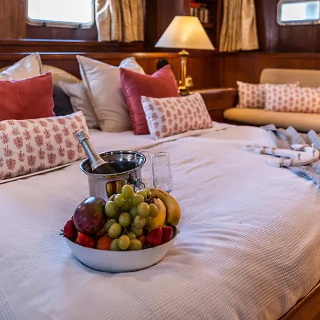 船上ホテル Yacht Our Alissa バレンシア