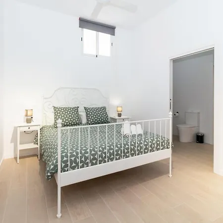 Guestready - Valencia's Vibrant Malvarrosa Apartment
