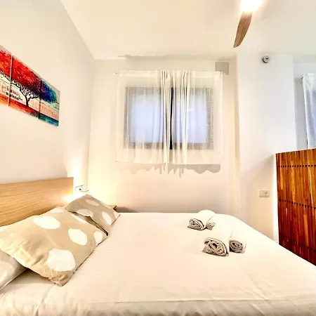 アパート Valentia Modern And Comfortable Beachside Style