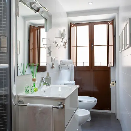 Singularstays Center *