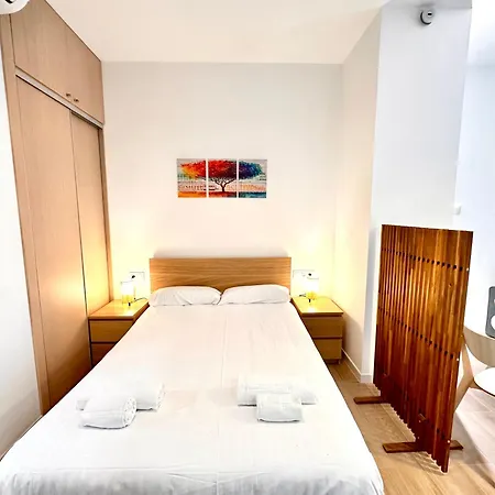 Daire Valentia Modern And Comfortable Beachside Style Valensiya