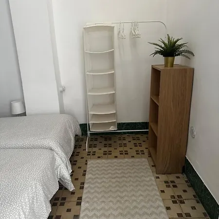 1- Interior Con Aire Acondicionado Y Con Bano Independiente *